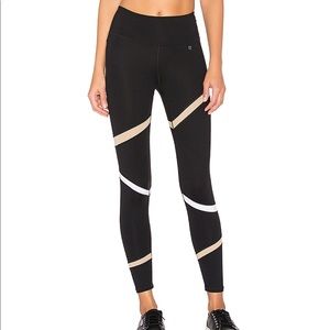 Body Language Slash Legging